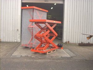 l_double_vertical_lift_tables